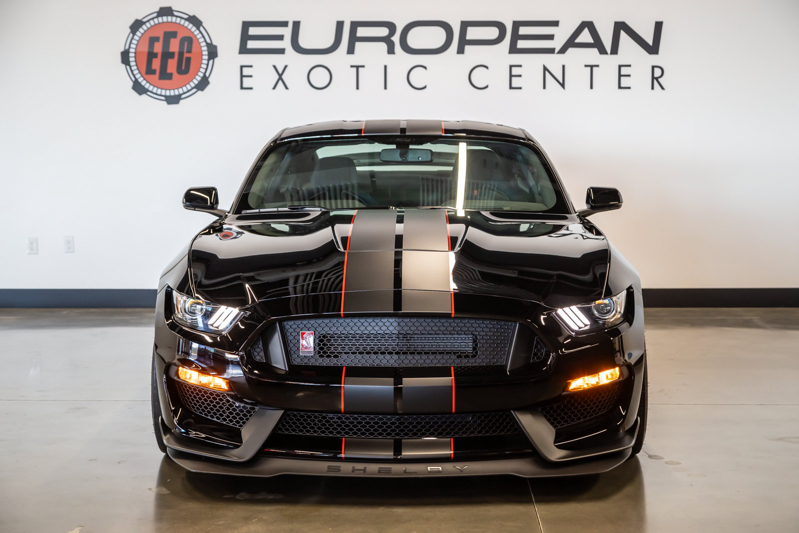 Used 2019 Ford Mustang Shelby GT350R w/ GT350R Equipment Group 920A RWD image 3