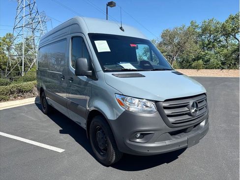 Used 2025 Mercedes-Benz Sprinter 2500 image 5