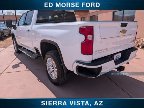 Used 2022 Chevrolet Silverado 2500 High Country w/ Technology Package AWD/4WD image 3