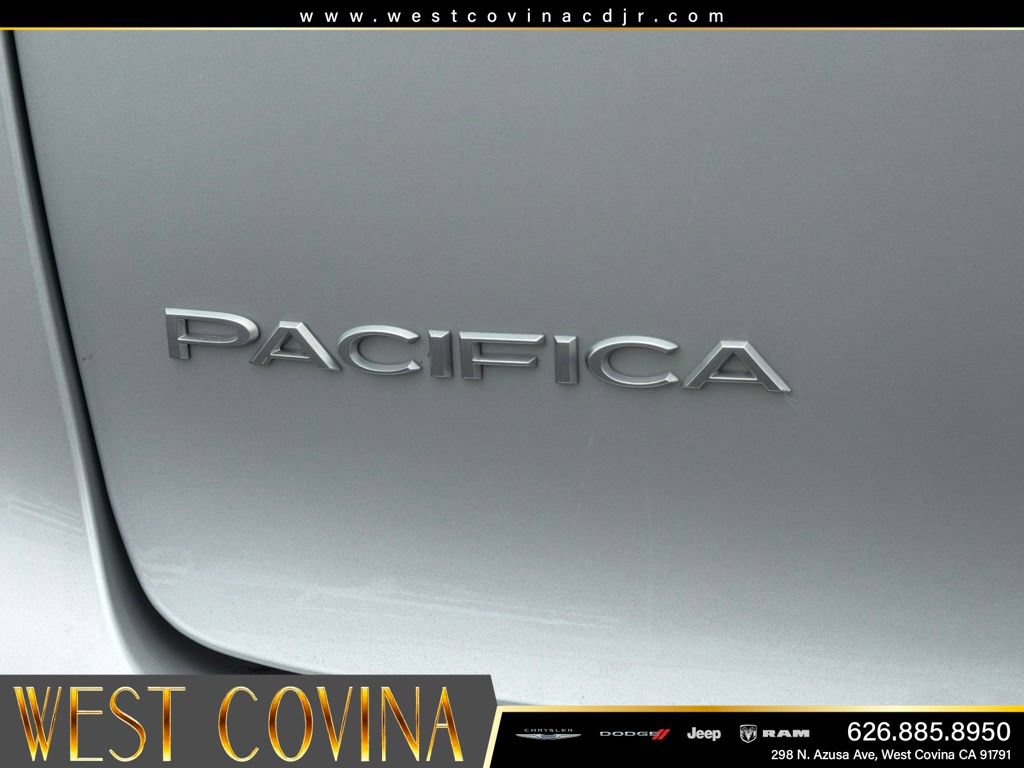 Used 2023 Chrysler Pacifica Pinnacle FWD image 14