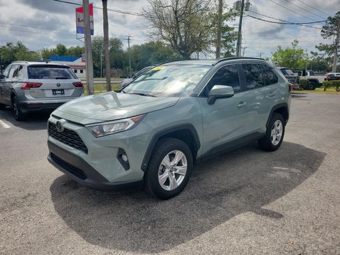 Used 2020 Toyota RAV4 XLE w/ Convenience Package FWD image 3