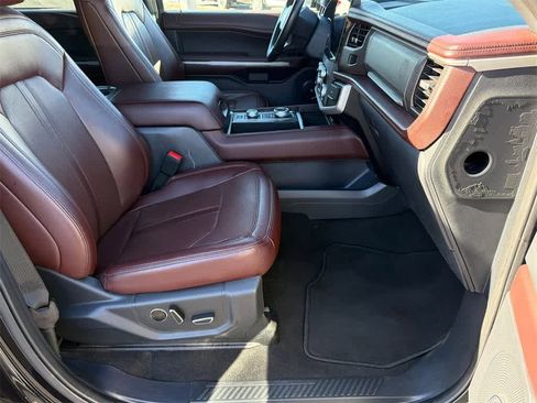 Used 2023 Ford Expedition Limited image 12