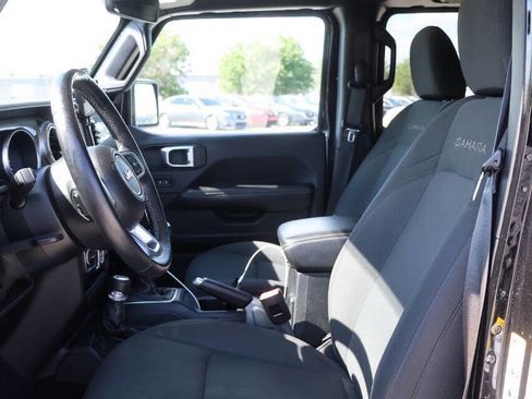 Used 2018 Jeep Wrangler Unlimited Sahara image 13