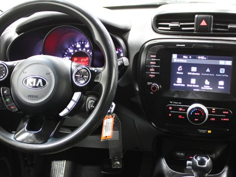 Used 2019 Kia Soul + image 2