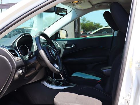 Used 2018 Jeep Compass Sport AWD/4WD image 36