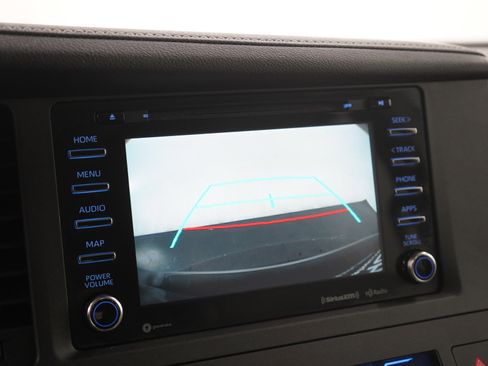 Used 2018 Toyota Sienna XLE image 28