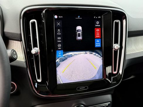 Certified 2023 Volvo XC40 B5 Plus w/ Driver Assist Package AWD/4WD image 33
