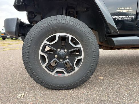 Used 2013 Jeep Wrangler Unlimited Sahara w/ Connectivity Group AWD/4WD image 9