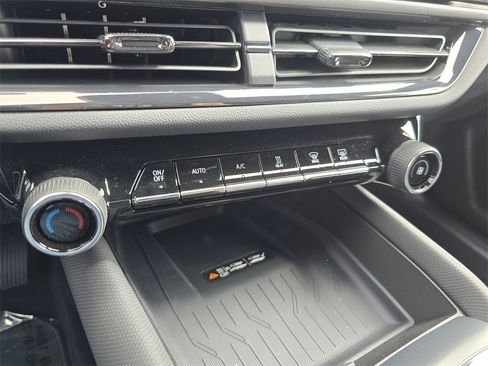 New 2025 Chevrolet Equinox EV RS image 28