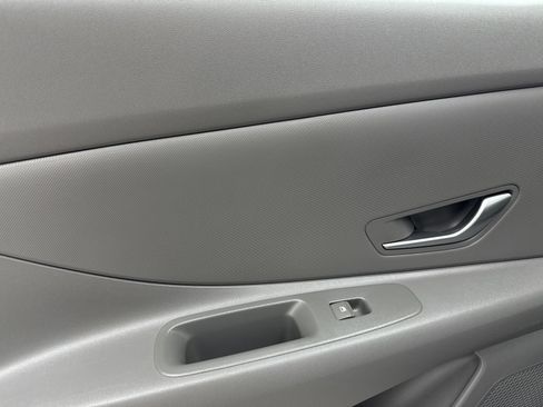 Used 2024 Hyundai Elantra SEL FWD image 39