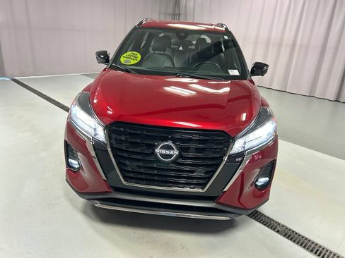 Used 2023 Nissan Kicks SR w/ SR Premium Package FWD image 2