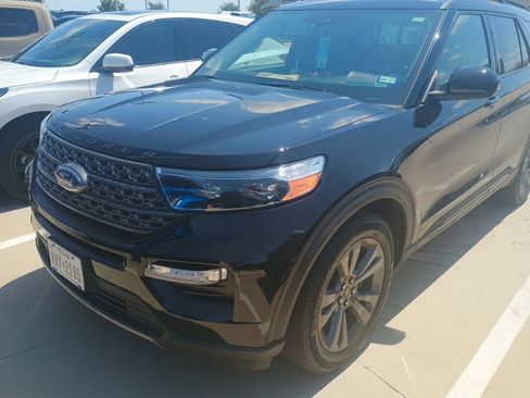 Used 2024 Ford Explorer XLT w/ Equipment Group 202A RWD image 2