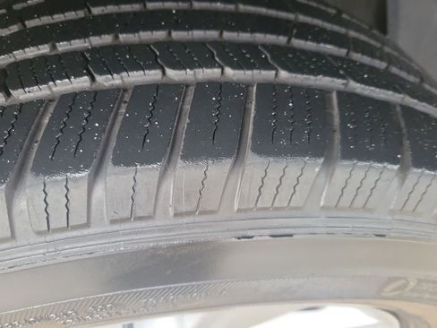 Used 2013 Toyota Highlander Limited image 32