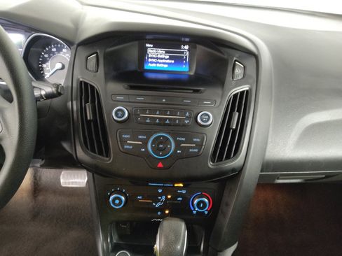 Used 2017 Ford Focus SE FWD image 25