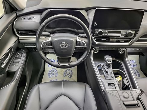 Certified 2025 Toyota Grand Highlander AWD image 13