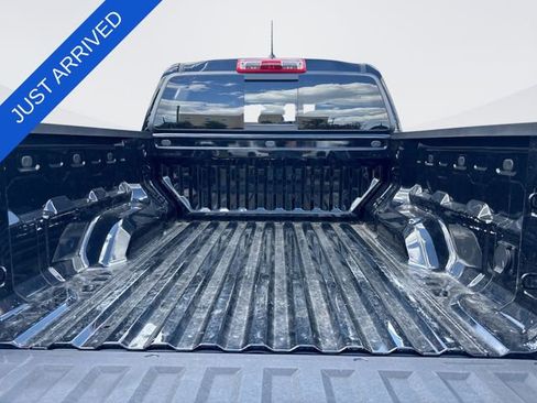 Used 2025 Chevrolet Colorado Z71 w/ Technology Package AWD/4WD image 24