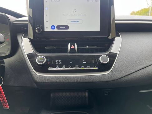 Used 2025 Toyota Corolla LE image 19