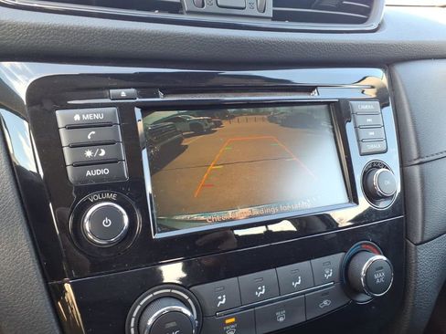 Used 2019 Nissan Rogue S image 18