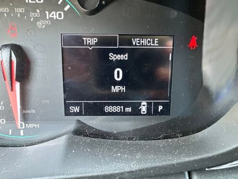 Used 2019 Chevrolet Trax LT w/ LT Convenience Package FWD image 13