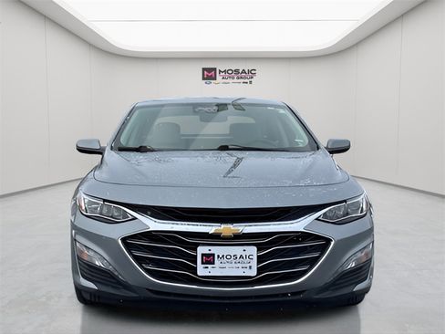Used 2024 Chevrolet Malibu LT image 2
