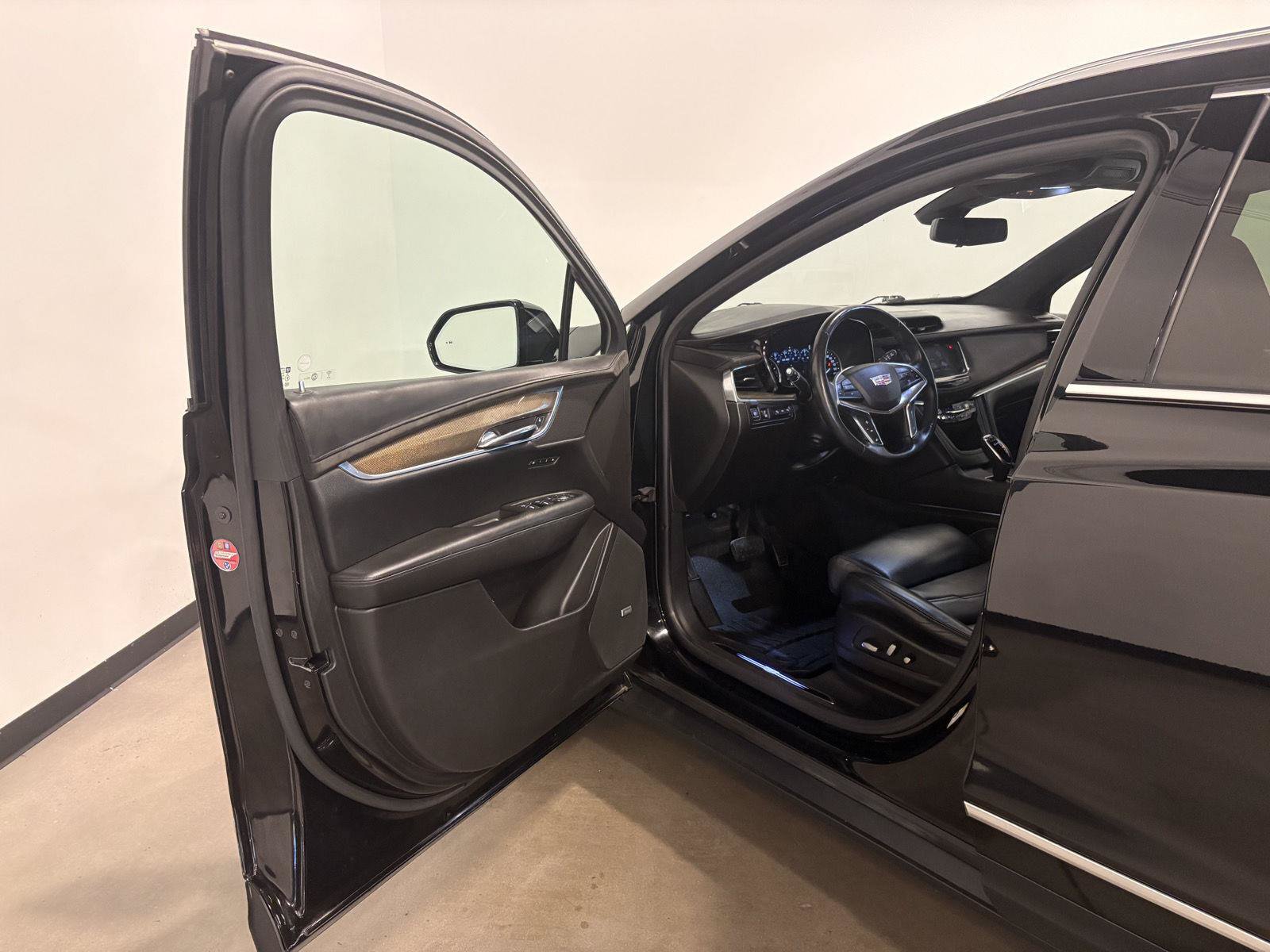 Used 2017 Cadillac XT5 Platinum AWD/4WD image 9