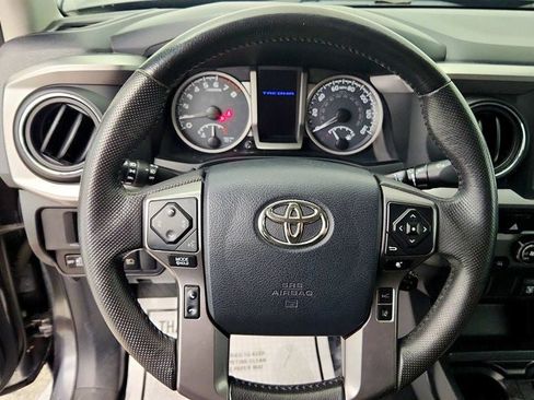 Used 2019 Toyota Tacoma SR5 AWD/4WD image 12