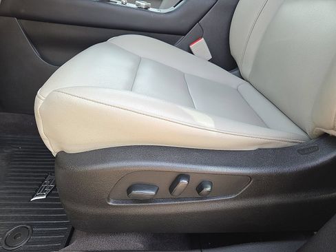 Used 2023 Cadillac XT4 Luxury FWD image 25