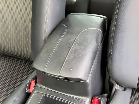Used 2019 Nissan Rogue S FWD image 45