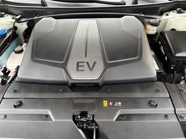 Used 2023 Kia EV6 GT-Line AWD/4WD image 9