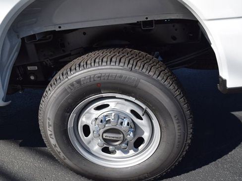 New 2026 Ford F250 XL w/ XL Chrome Package image 4