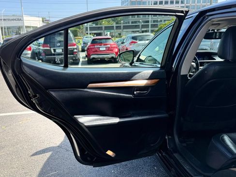 Used 2013 Lexus ES 300h w/ Luxury Pkg FWD image 29