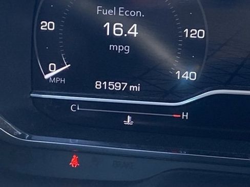 Used 2022 GMC Yukon XL SLT w/ SLT Premium Package image 13