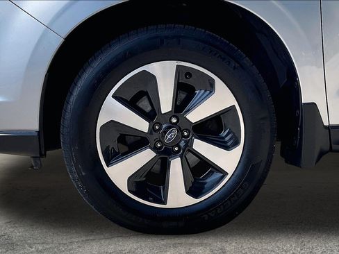 Used 2018 Subaru Forester 2.5i Premium AWD/4WD image 8