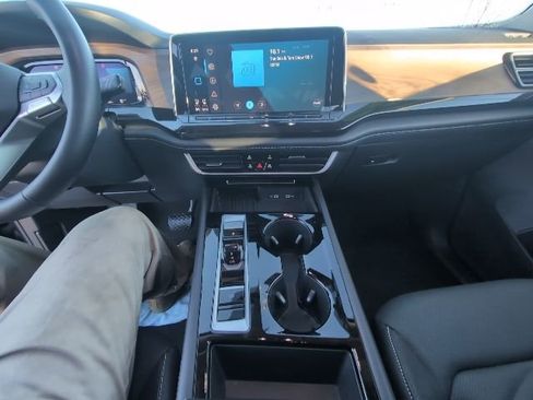 Used 2025 Volkswagen Atlas SE image 22