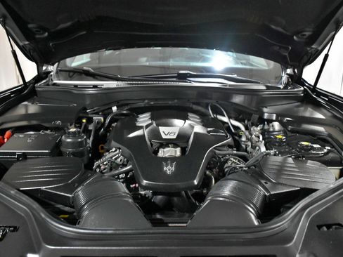 Used 2017 Maserati Levante Base image 23