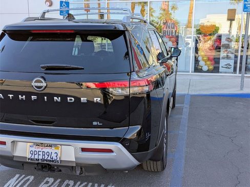 Used 2024 Nissan Pathfinder SL w/ SL Premium Package image 10