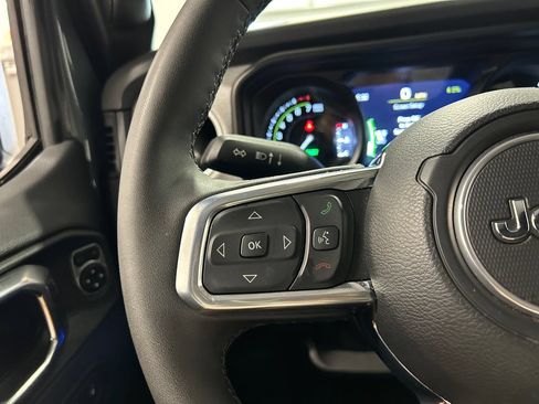 Used 2025 Jeep Wrangler Unlimited Sahara AWD/4WD image 19