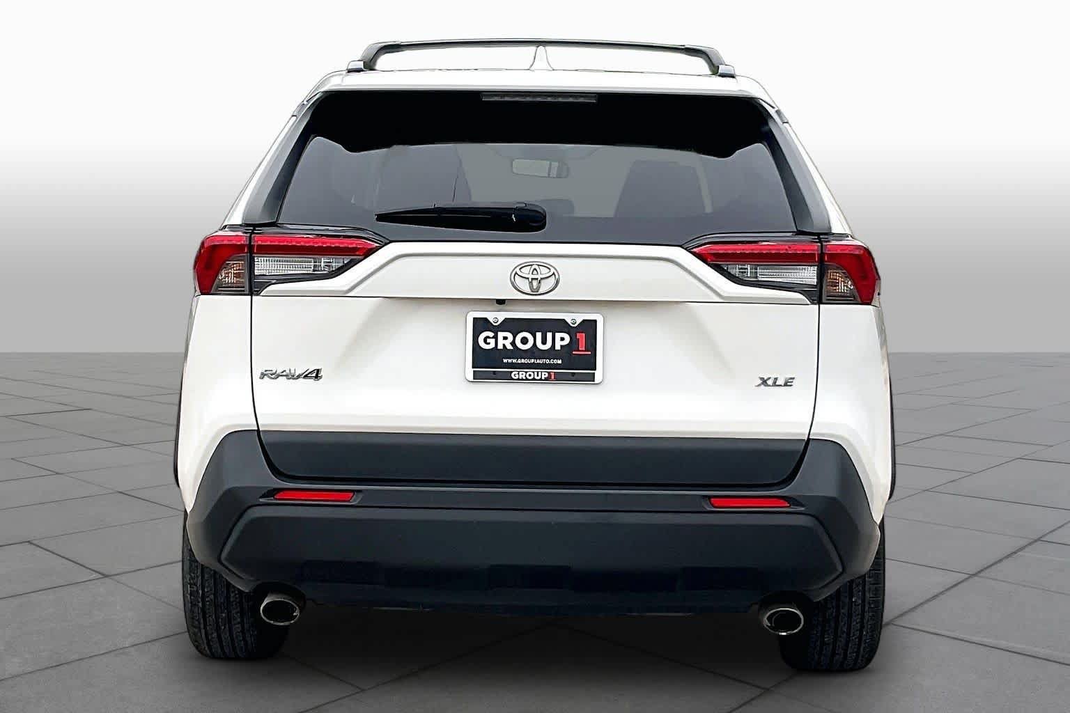 Used 2020 Toyota RAV4 XLE w/ Convenience Package FWD image 5
