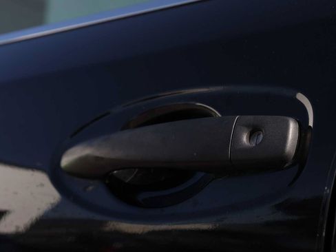 Used 2019 Nissan Rogue S AWD/4WD image 38