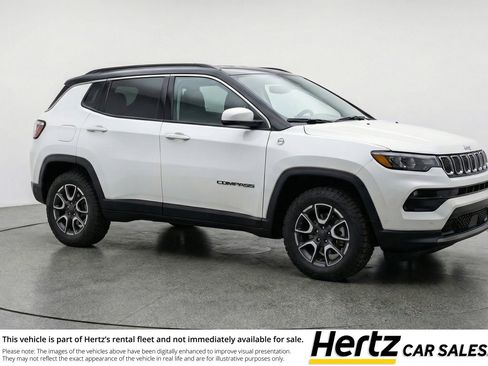 Used 2025 Jeep Compass Trailhawk image 1