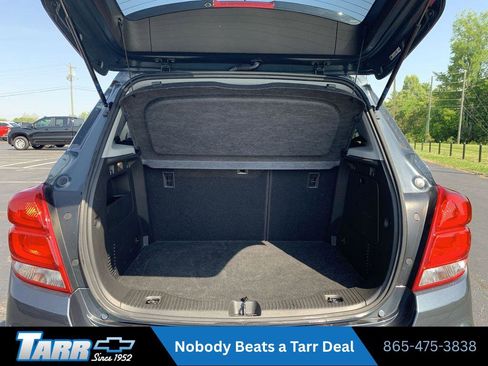 Used 2021 Chevrolet Trax LT w/ LT Convenience Package FWD image 19