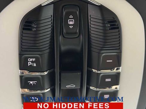 Used 2021 Porsche Macan image 38