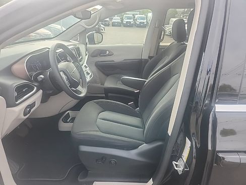 Used 2024 Chrysler Voyager LX FWD image 19
