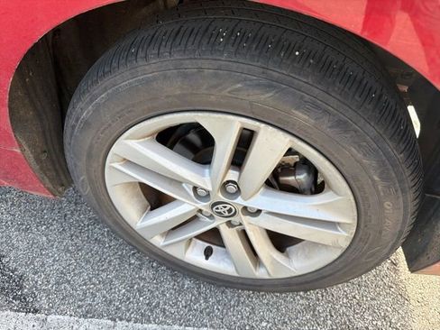 Used 2021 Toyota Corolla Hatchback image 14