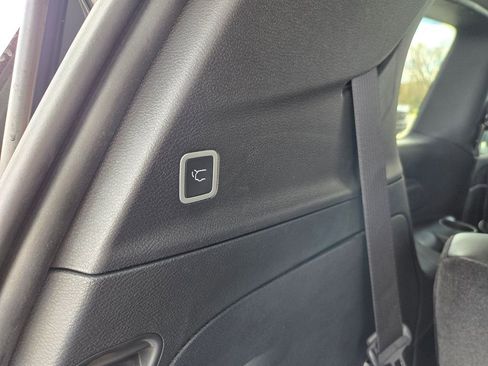 Used 2026 Chrysler Pacifica Select FWD image 43