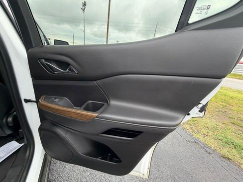 Used 2023 GMC Acadia SLE FWD image 16
