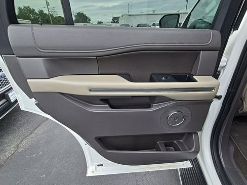 Used 2020 Ford Expedition XLT w/ Equipment Group 202A AWD/4WD image 39