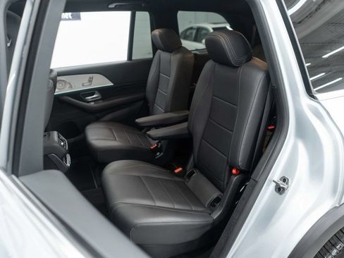 Used 2025 Mercedes-Benz GLS 450 4MATIC image 15