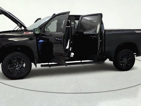 Used 2025 Chevrolet Silverado 1500 LT Trail Boss w/ Convenience Package II AWD/4WD image 9