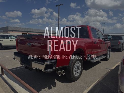 Used 2023 Ford F250 XLT w/ FX4 Off-Road Package AWD/4WD image 4